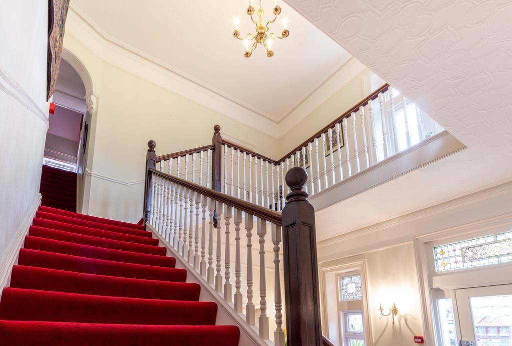 Villiers Lodge Surbiton 外观 照片